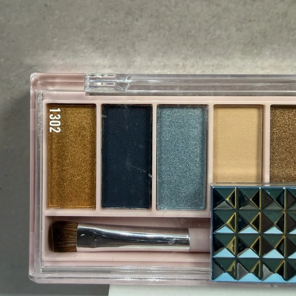 💙3/$20 Hard Candy Rich & Famous Eyeshadow Palette - Gold, Blue, Brown, Tan